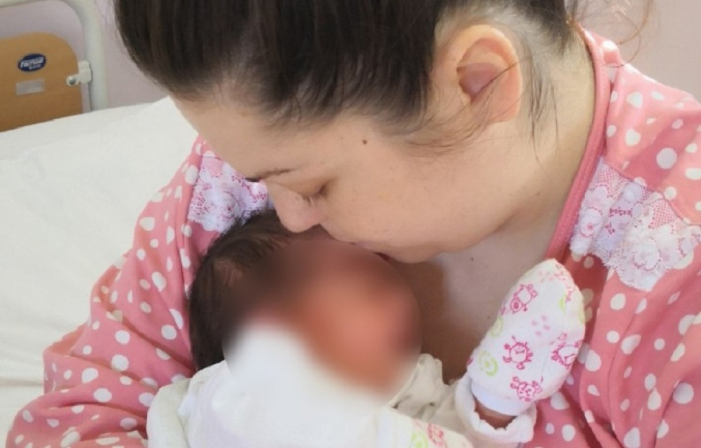 Policajac pomogao Sanji pri porođaju