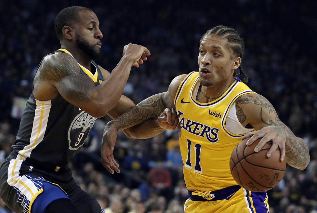 Majkl Bizli (desno) ko&scaron;arka&scaron; LA Lejkersa