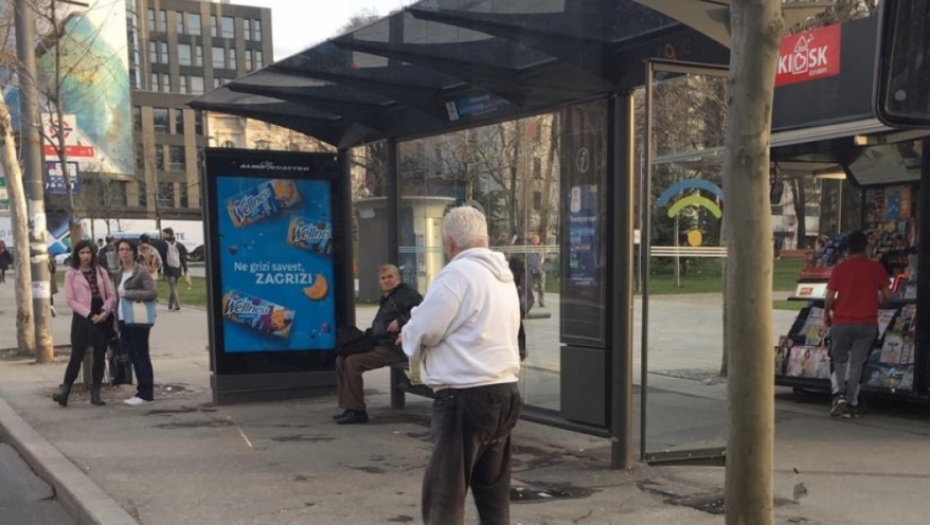 Čovek, muškarac, stajalište, Beograd