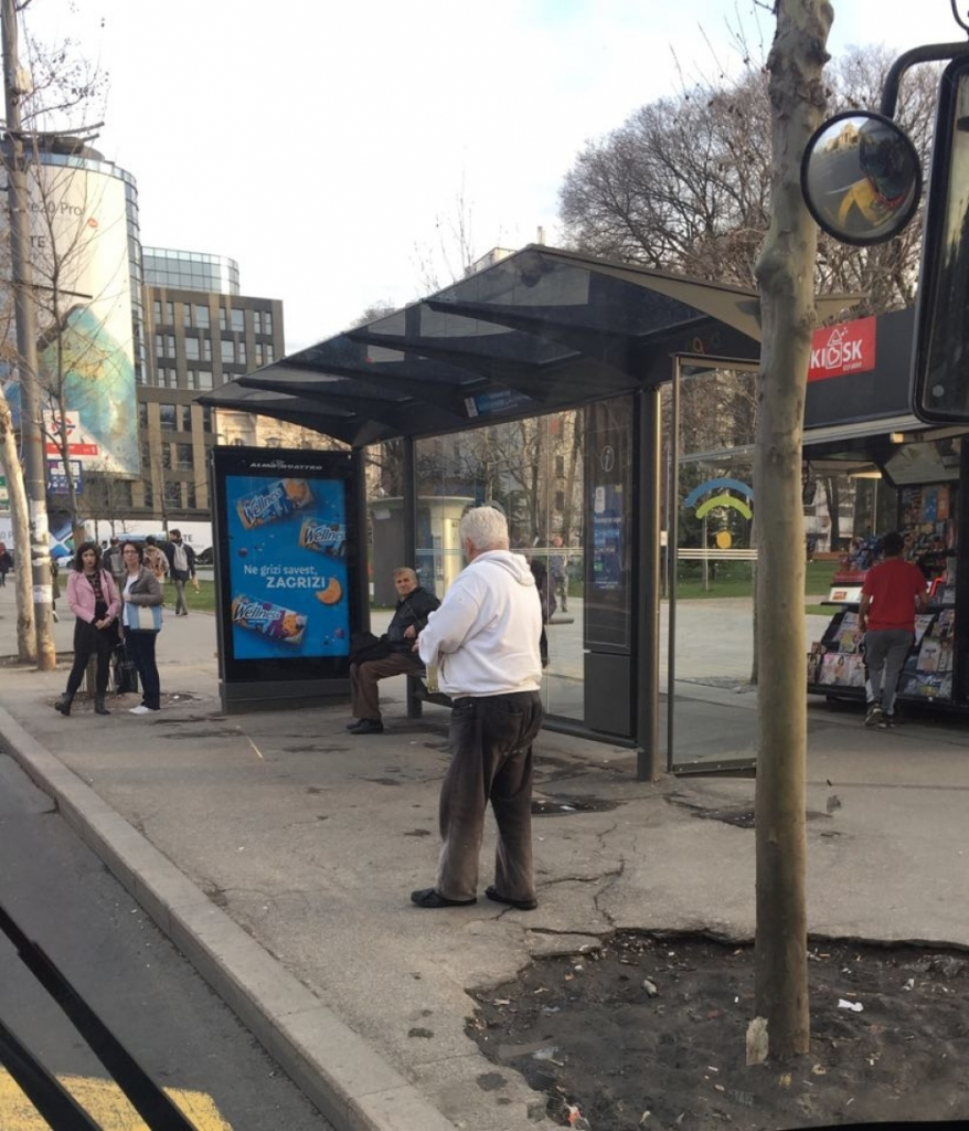 Čovek, muškarac, stajalište, Beograd