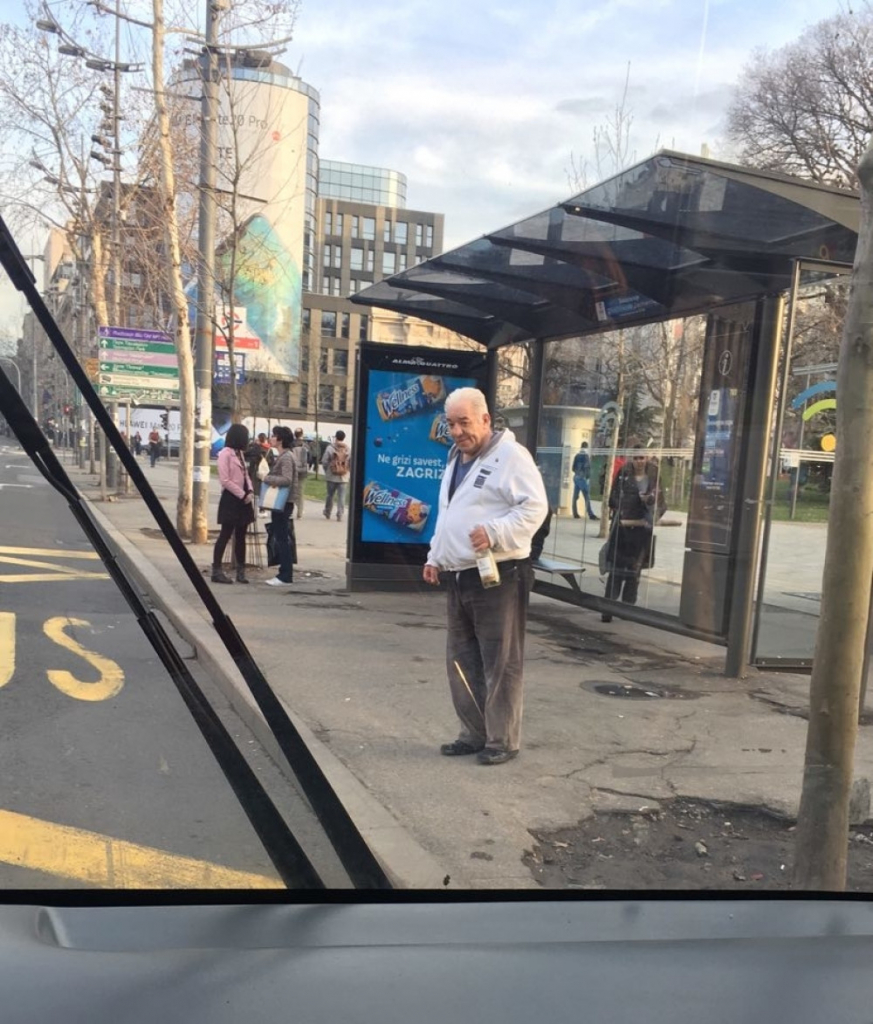 Čovek, muškarac, stajalište, Beograd