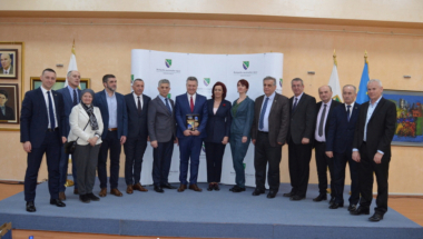 Ugljanin pozirao sa Šiptarima 