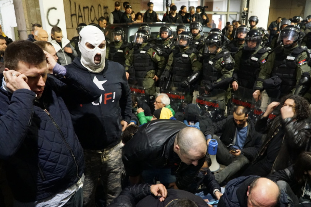 Demonstranti upali u RTS