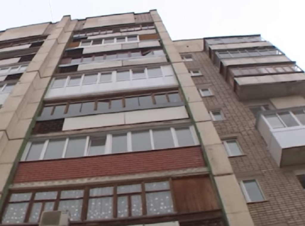 Majka bacila ćerku sa devetog sprata