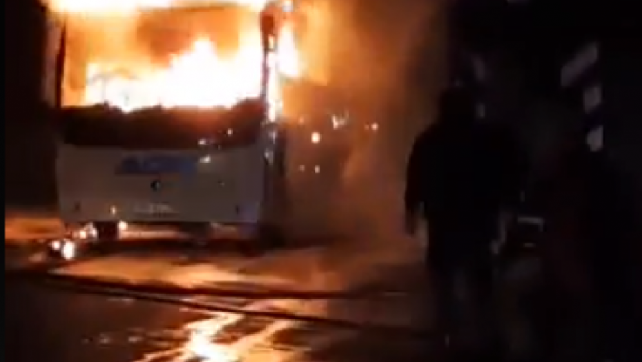 Autobus u plamenu