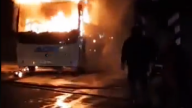 Autobus u plamenu