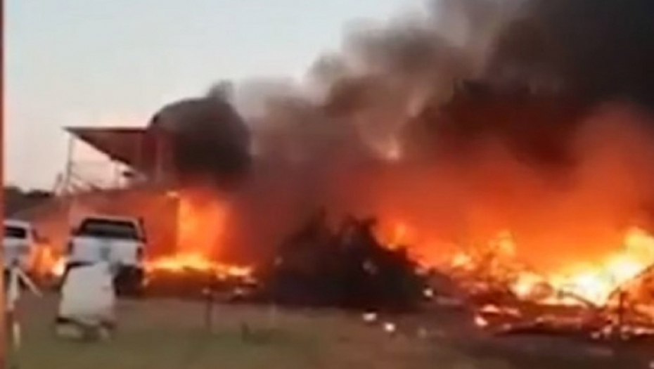 Ukrao avion, pa se zakucao u zgradu