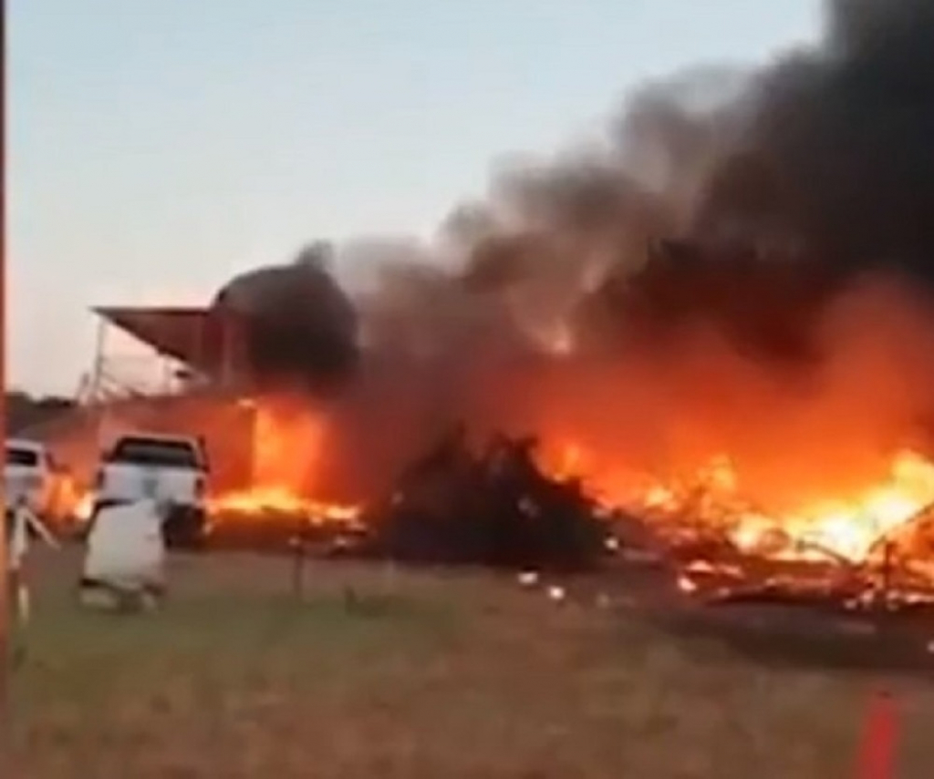 Ukrao avion, pa se zakucao u zgradu