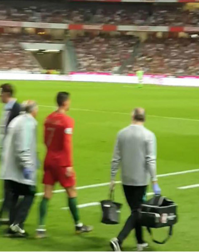 Ronaldo prolazi pored Krstajića