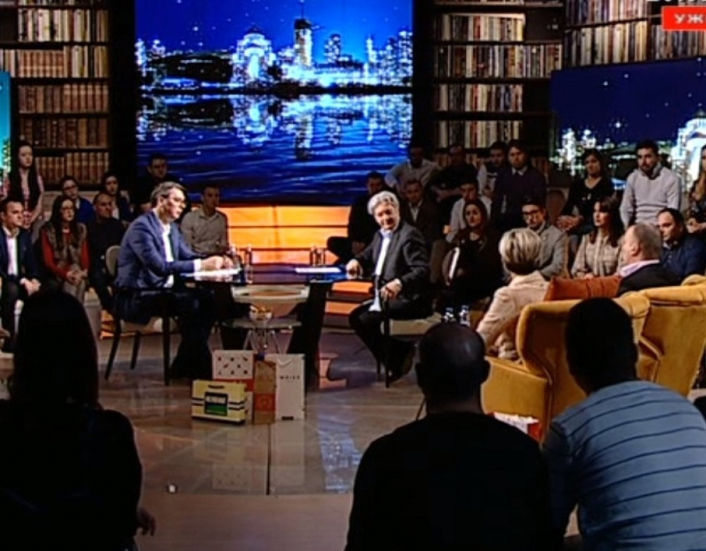 Aleksandar Vučić, Ćirilica