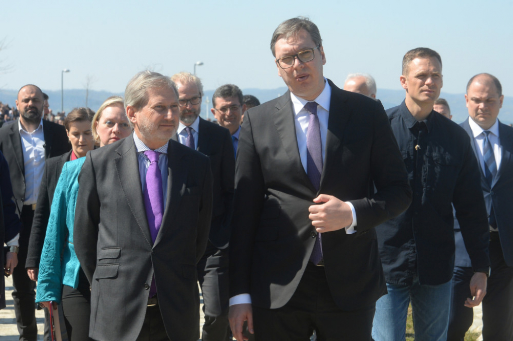 Aleksandar Vučić, Johanes Han