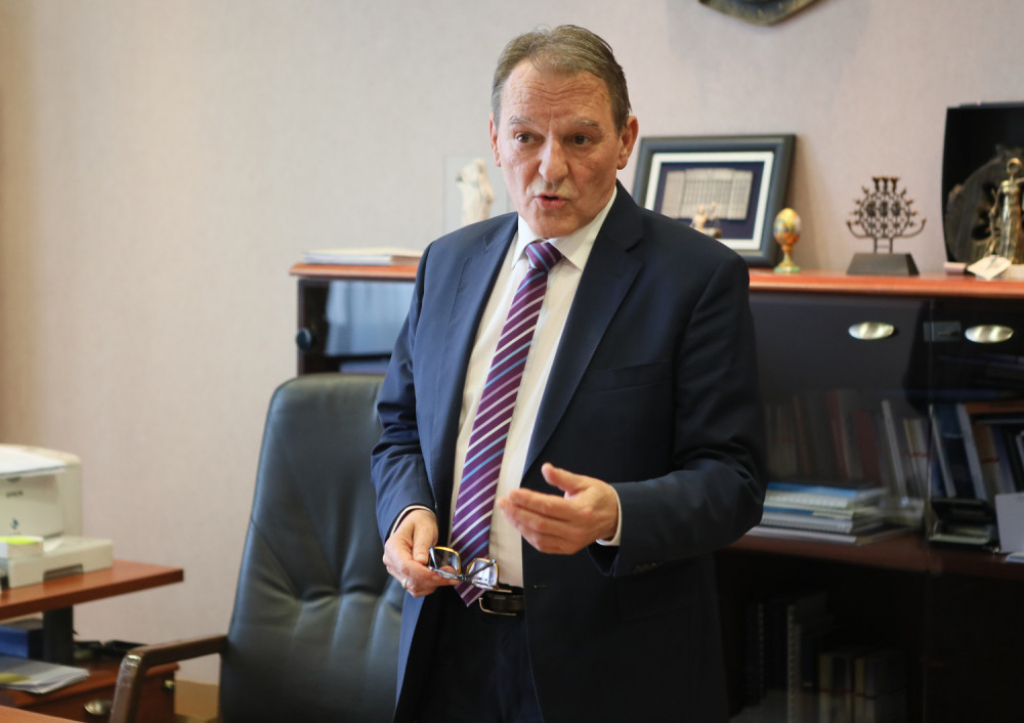 Švajcarci ispred suda