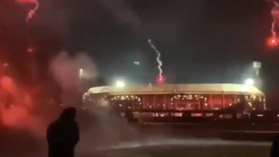 Navijači "bombardovali" stadion Fejenorda