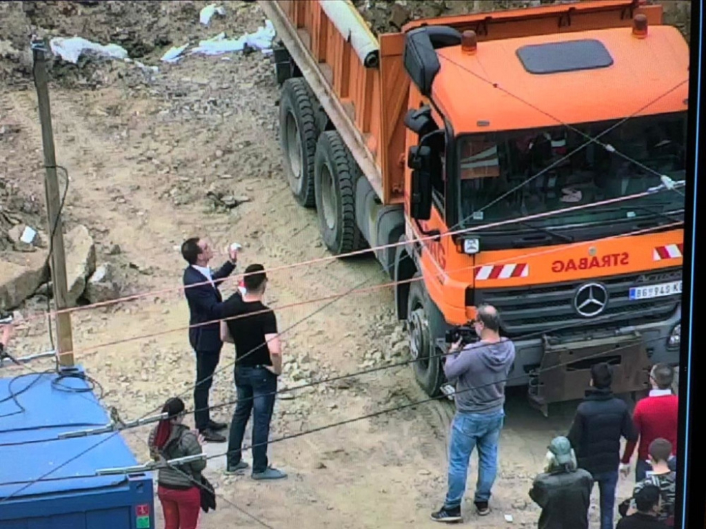 Bastać sa svojim huliganima na radovima na trgu