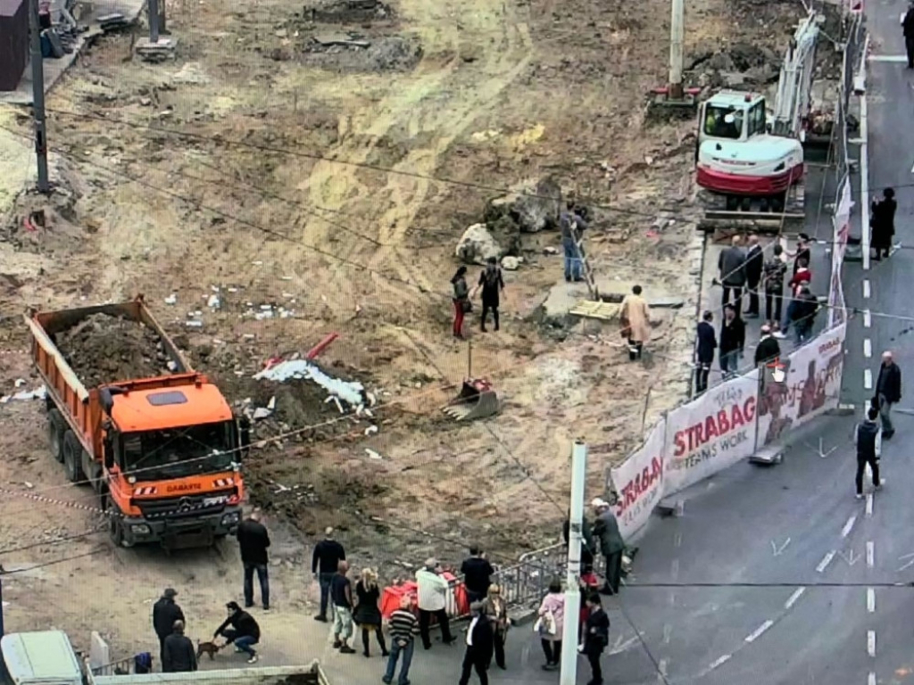 Bastać sa svojim huliganima na radovima na trgu