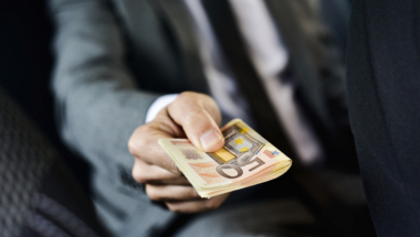 Novac, zarada, pare, evri, makro