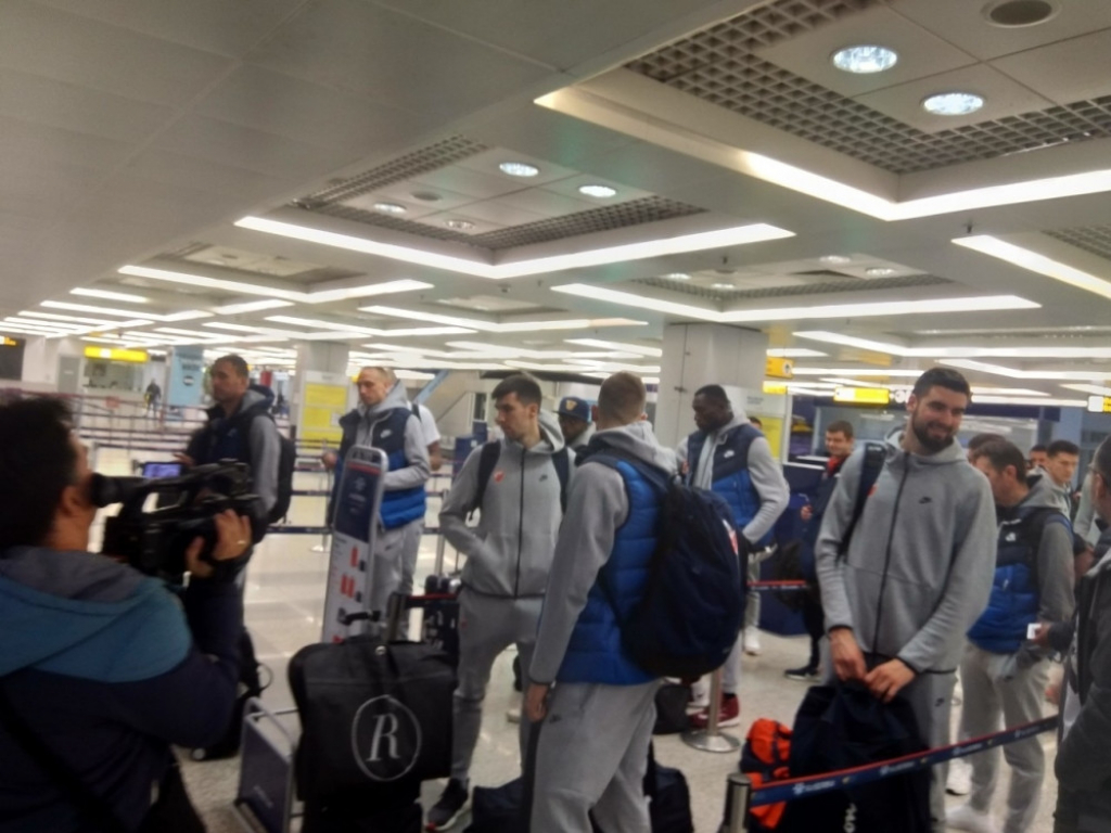 Ko&scaron;arka&scaron;i Crvene zvezde na aerodromu 