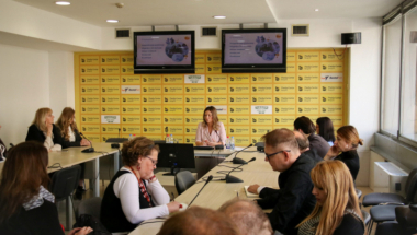 Znanje zna budućnost, DIS