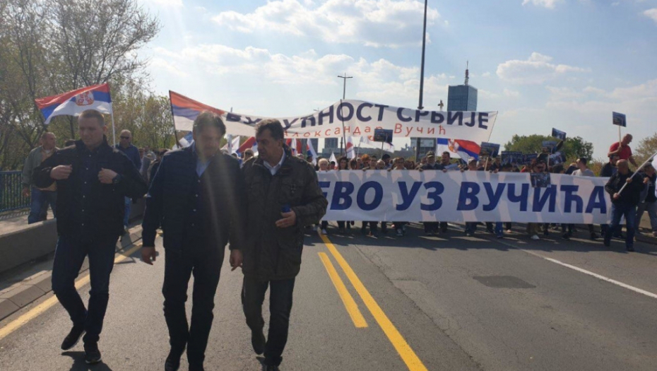 Bata Gašić na čelu kolone