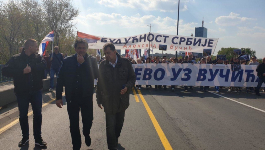 Bata Gašić na čelu kolone