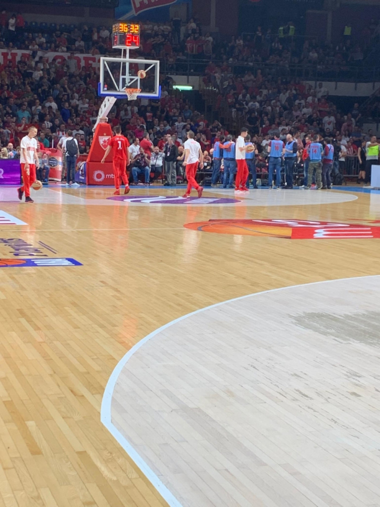 pred početak majstorice između Crvene zvezde i Budućnosti