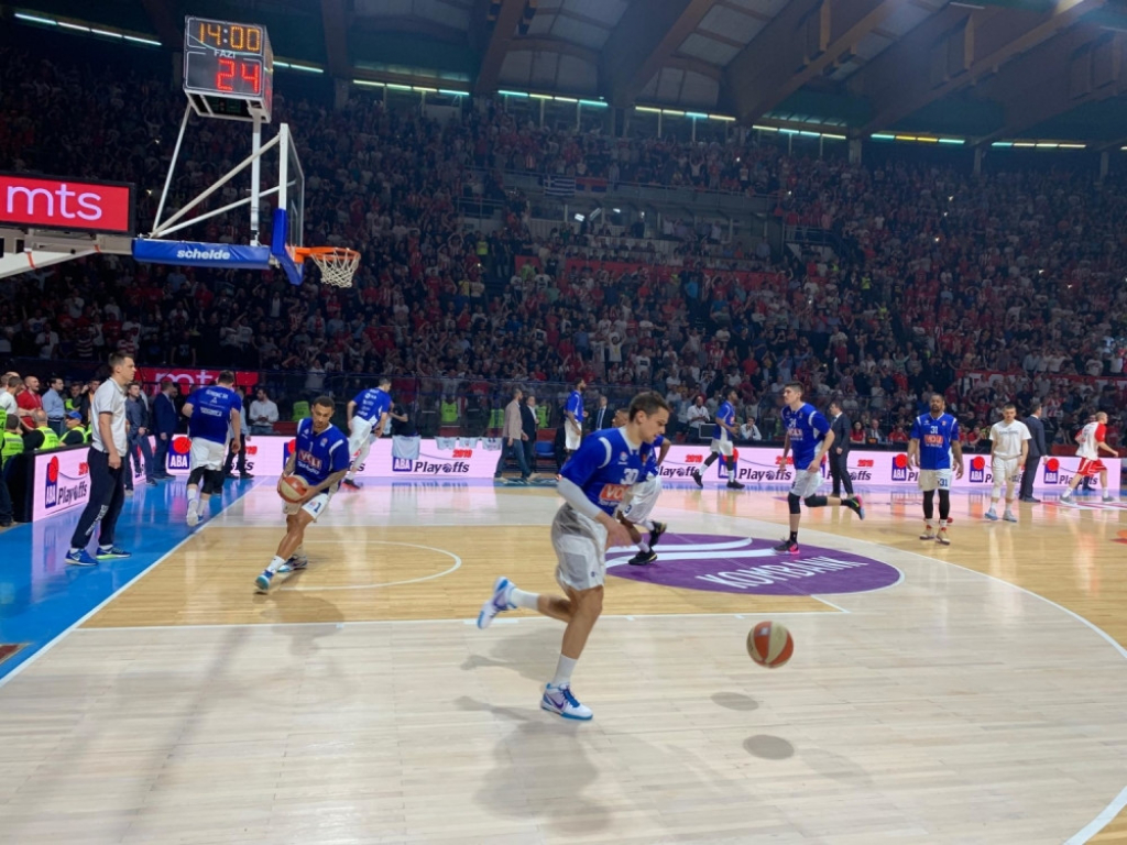 igrači Budućnosti su istrčali na teren