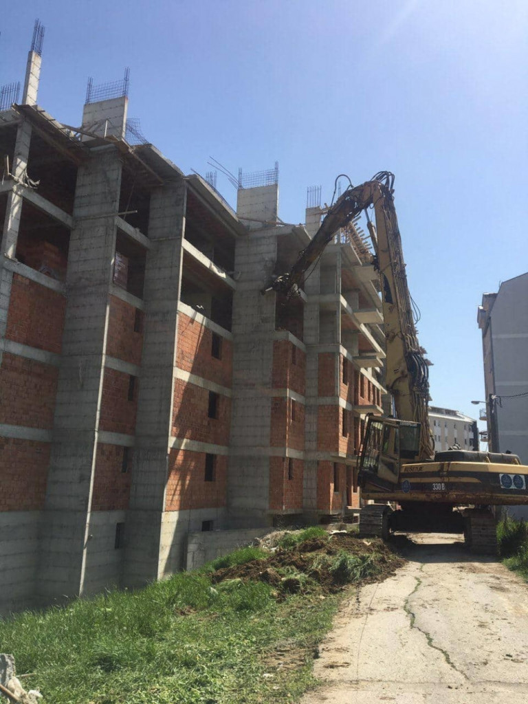 Ru&scaron;enje nelegalnog objekta