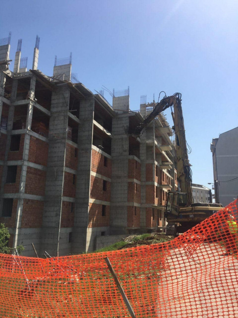 Ru&scaron;enje nelegalnog objekta