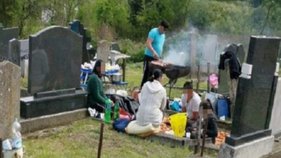 Raspalili roštilj nasred groblja