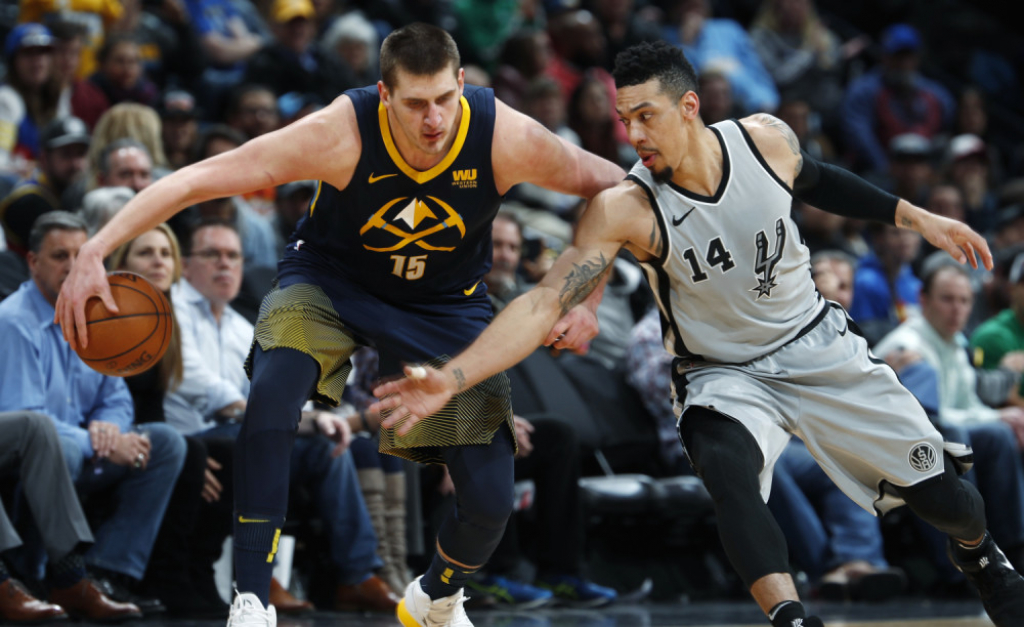 Nikola Jokić protiv San Antonija