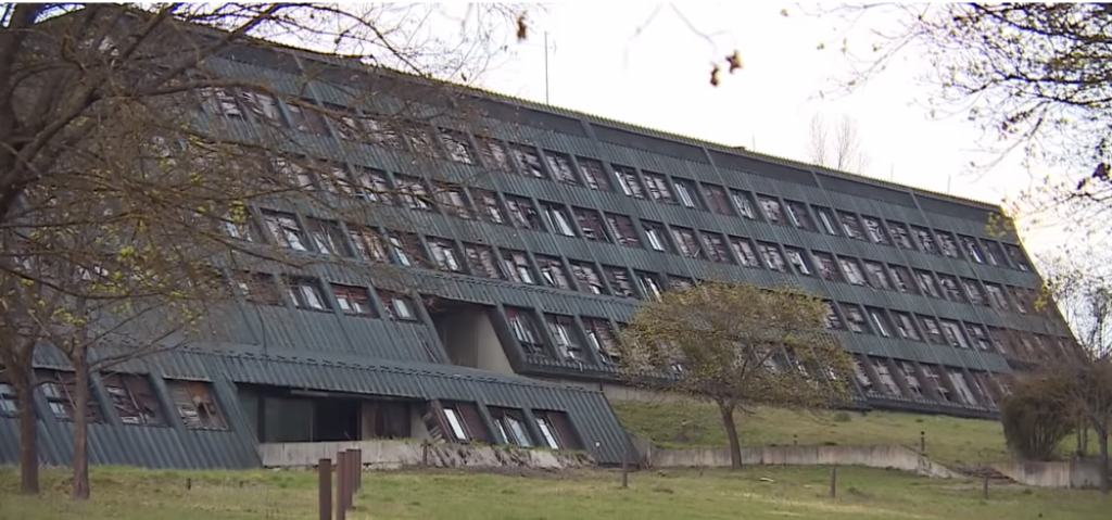 Kumorovac, politička škola