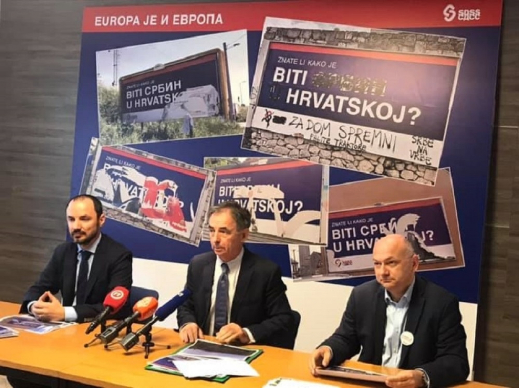 Oskrnavljeni plakati stranke Pupovca