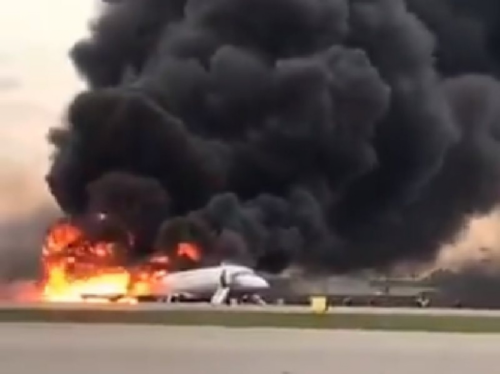 požar, avion, moskva