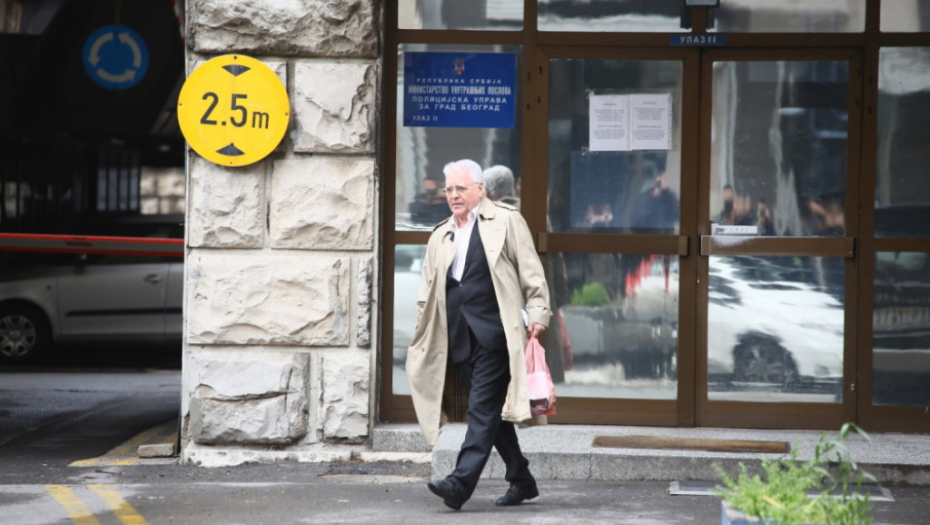 Milojko Pantić izlazi iz policijske stanice