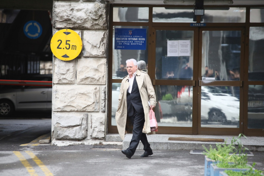 Milojko Pantić izlazi iz policijske stanice