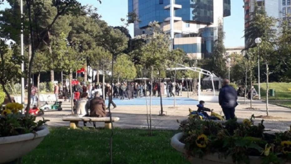 Vučić, Tirana