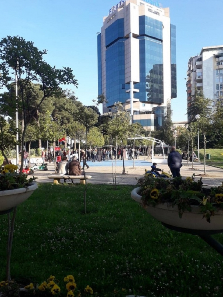 Vučić, Tirana