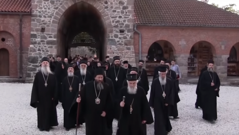 Sveštenici SPC u Žiči