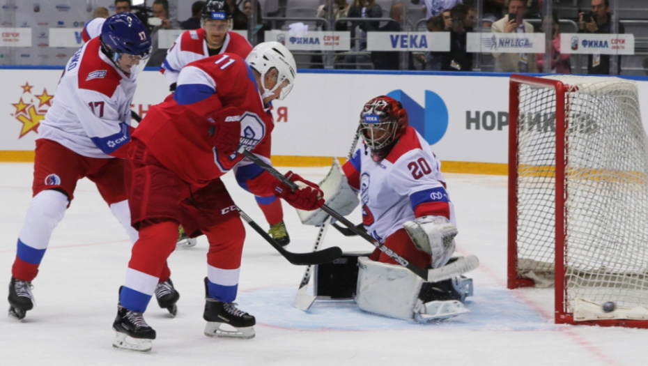 Vladimir Putin igrao u timu sa ruskim hokejaškim zvezdama