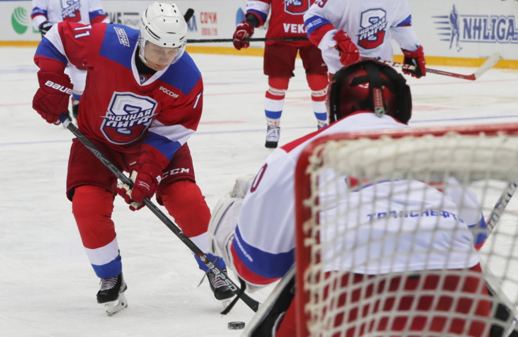 Vladimir Putin igrao u timu sa ruskim hokejaškim zvezdama