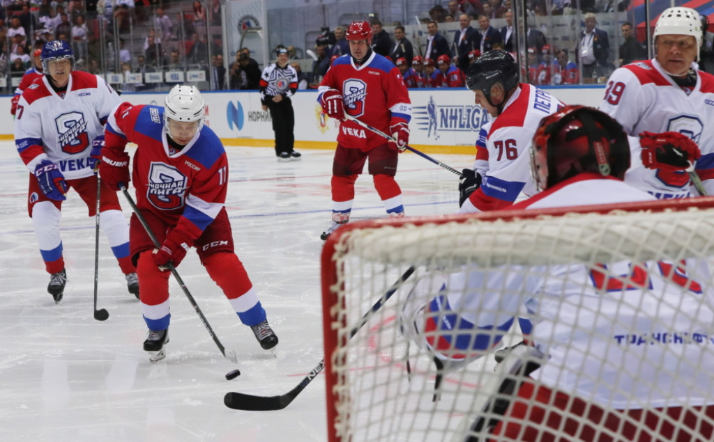 Vladimir Putin igrao u timu sa ruskim hokejaškim zvezdama