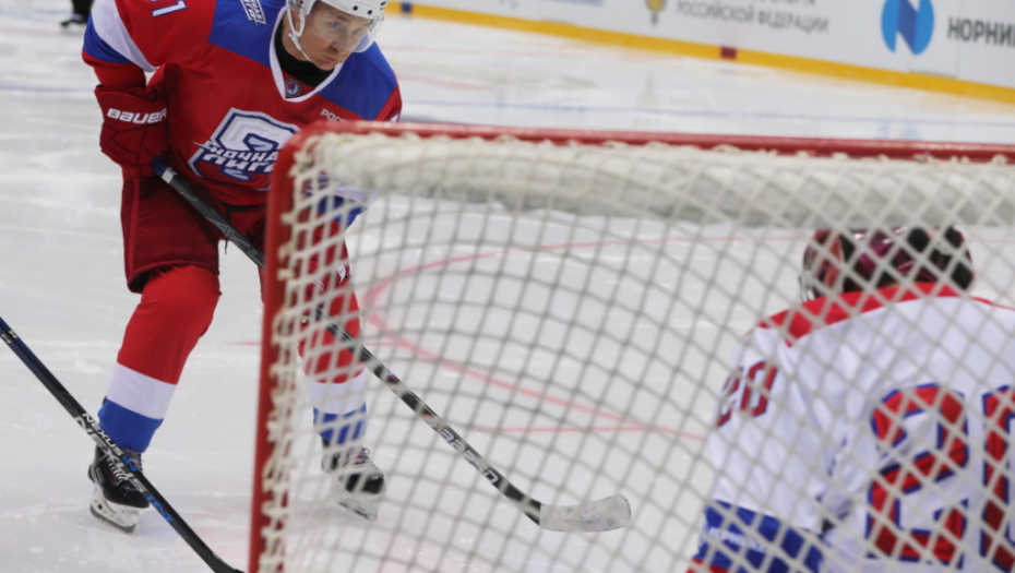 Vladimir Putin igrao u timu sa ruskim hokejaškim zvezdama