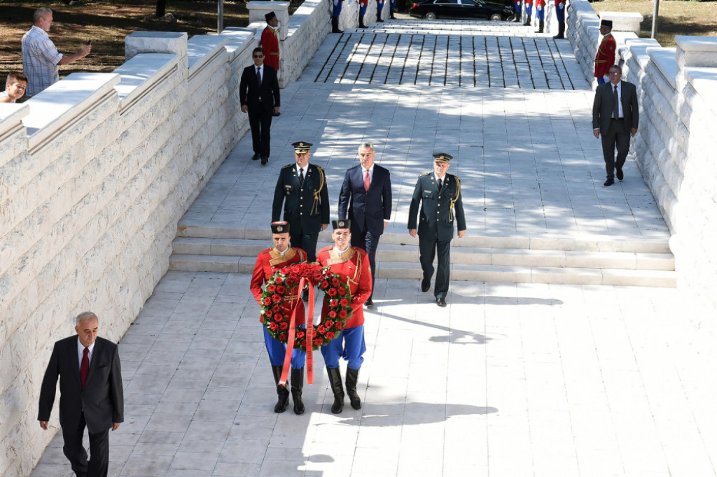 Crna Gora, Milo Đukanović, Crnogorci