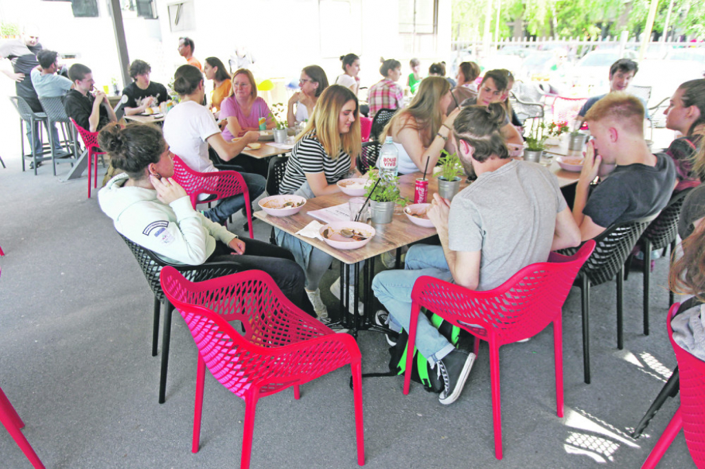 Posle obavljenog posla učesnici su uživali u ukusnom pasulju