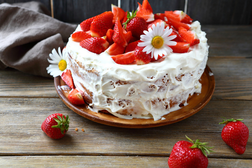 Torta, kolač, slatkiš, desert, jagode