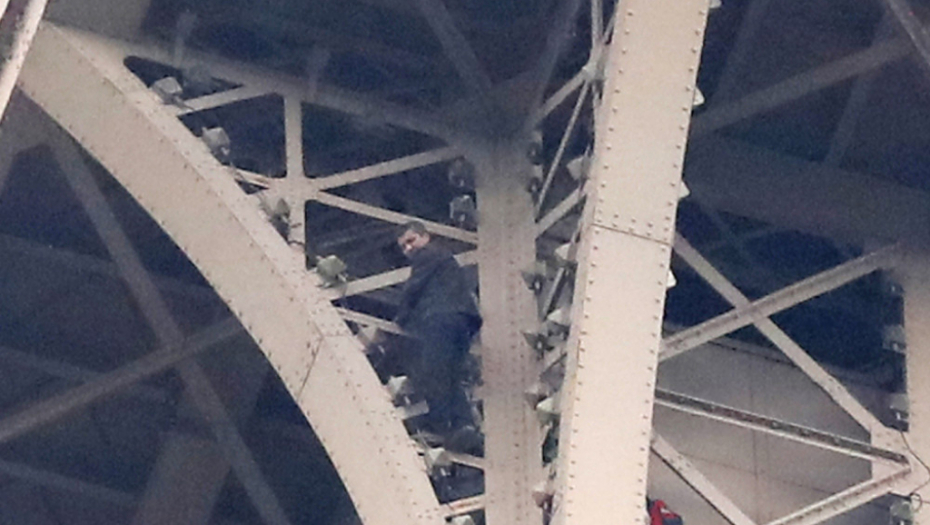 Ajfelova kula, drama u Parizu