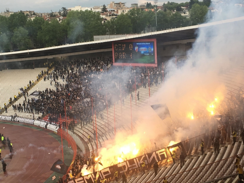Tribina sa navijačima Partizana je eksplodirala posle pogotka
