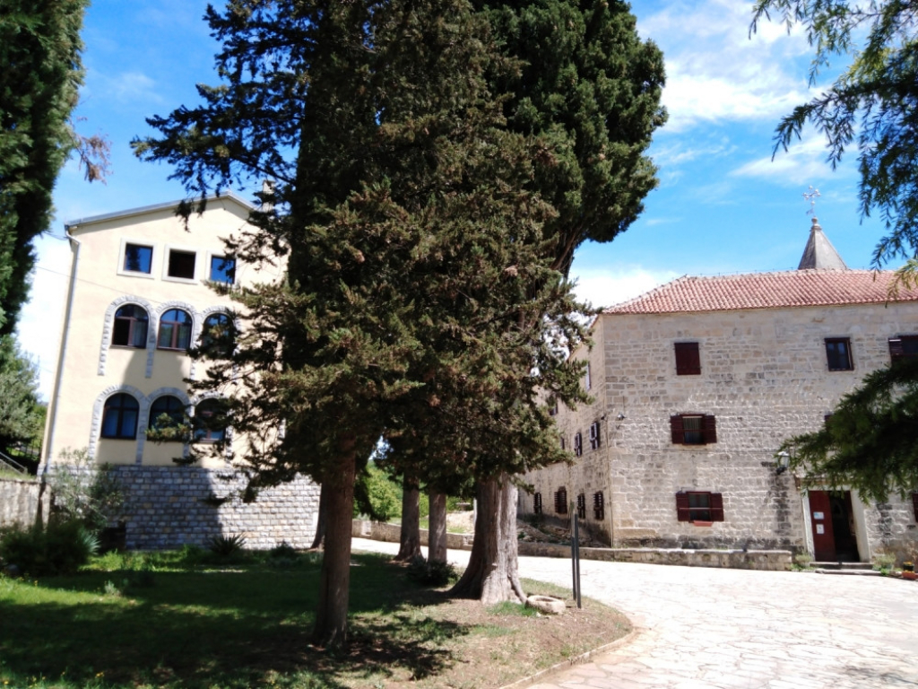 Manastir Krka, Srbi, Dalmacija