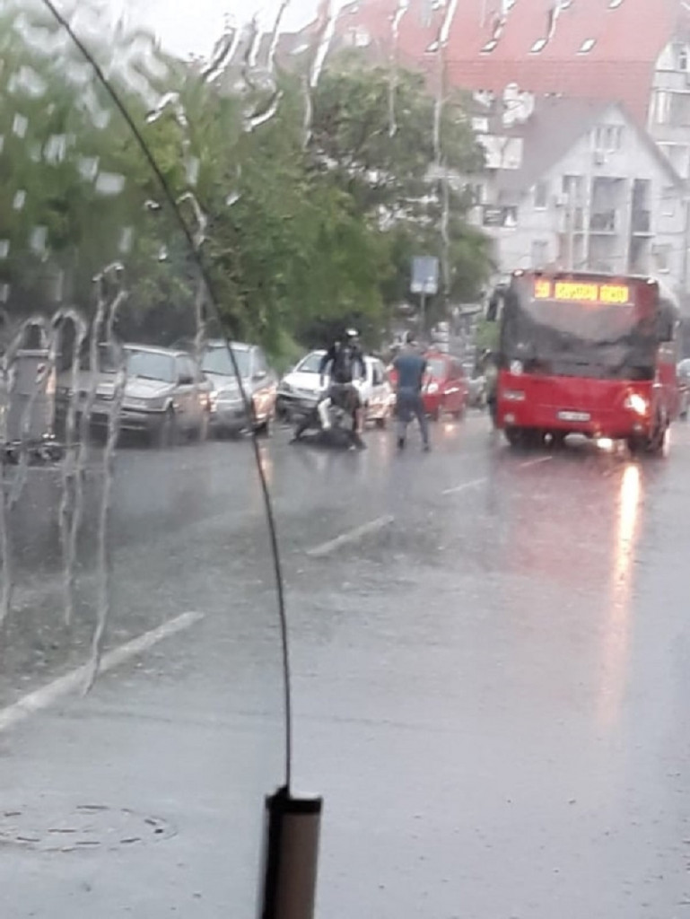 Autobus udario pešaka