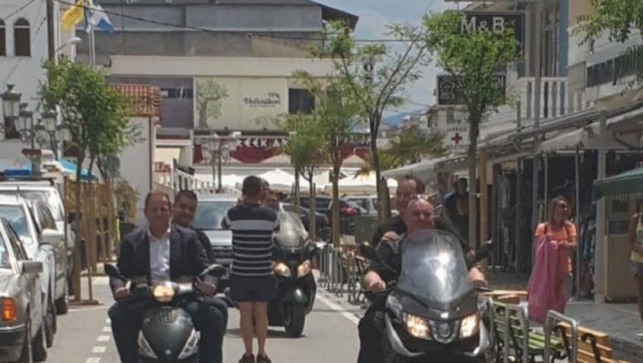 Palma i Dačić na motoru, Paralija